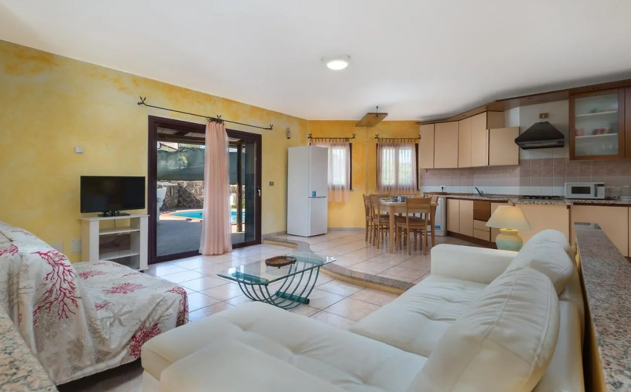 Sardinia Family Villas - Villa Chiara With Private Pool アルツァケーナ